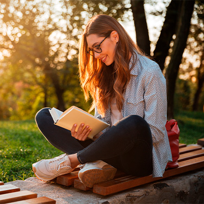 mujer leyendo