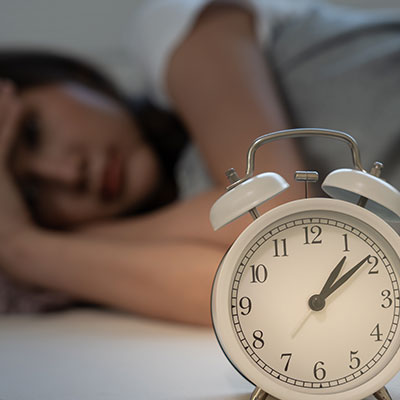 mujer con insomnio