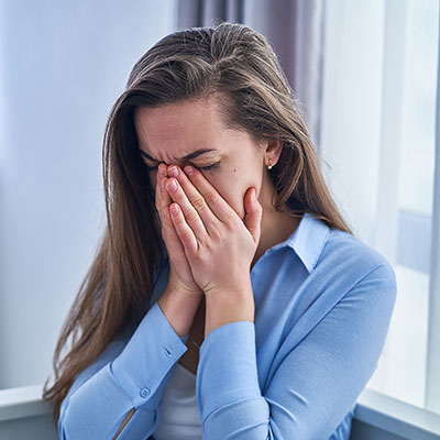 mujer en estado de pánico