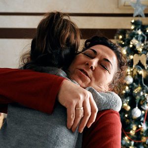 navidad abrazo en familia