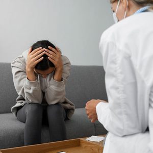 joven en cita medica