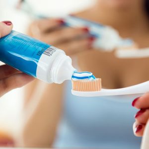 cepillo de dientes con crema dental