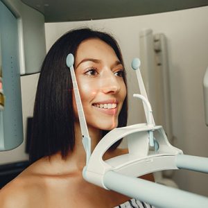 mujer en radiografias odontologicas